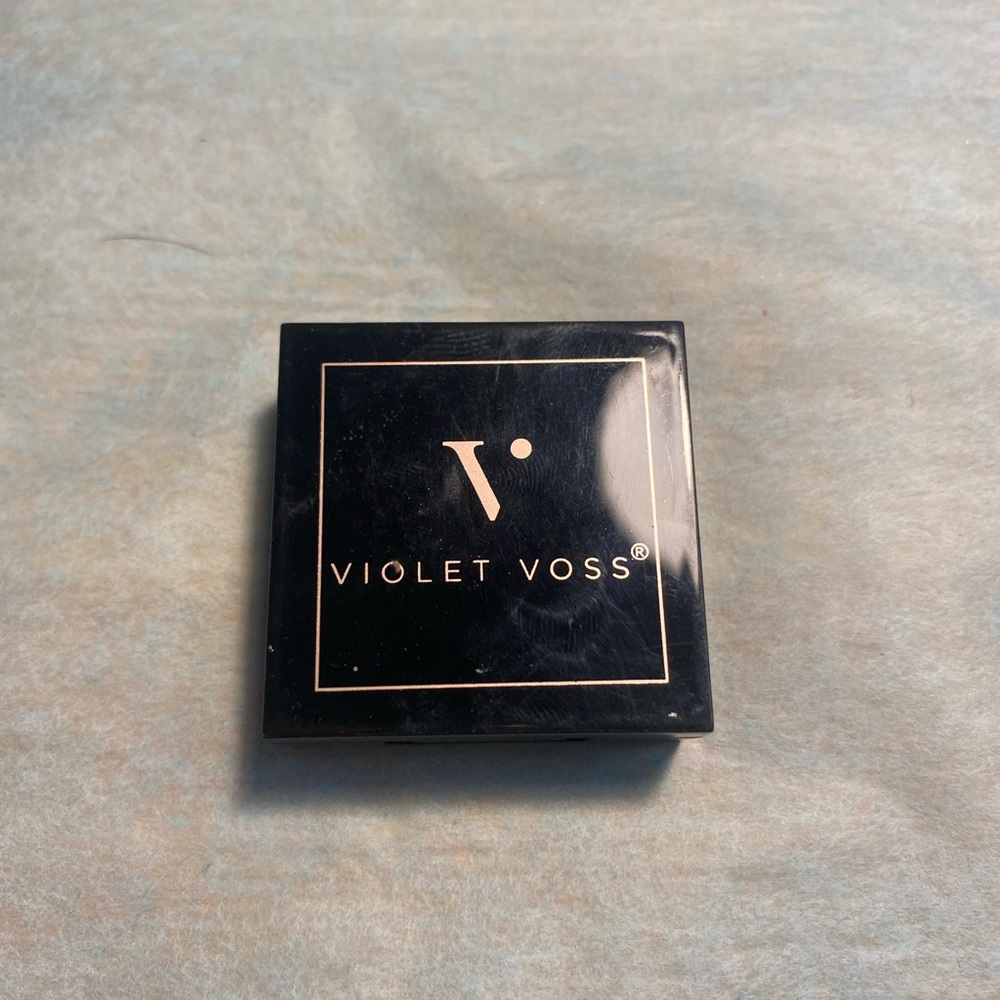 Violet Voss single shadow
